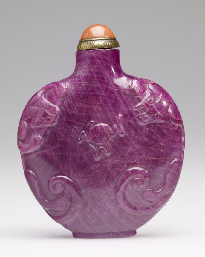 Snuff bottle in ruby with two dragons