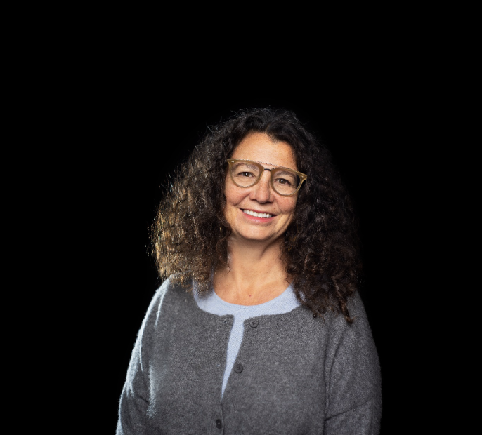 headshot of Carmen Robertson