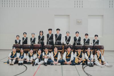 A photo of the Hanbeat Nanta Team.