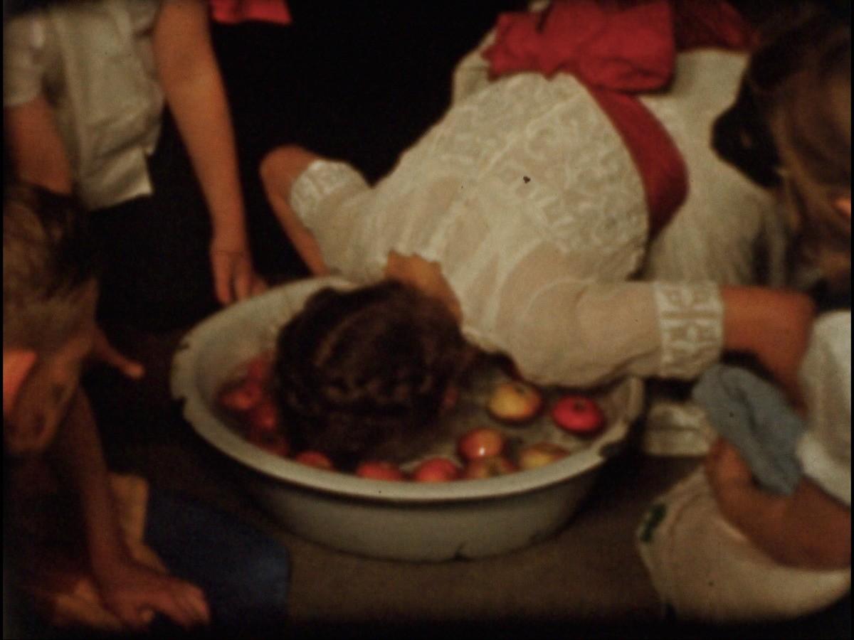 Rick Prelinger, Home movies of the home: Bobbing for Apples (1951)
