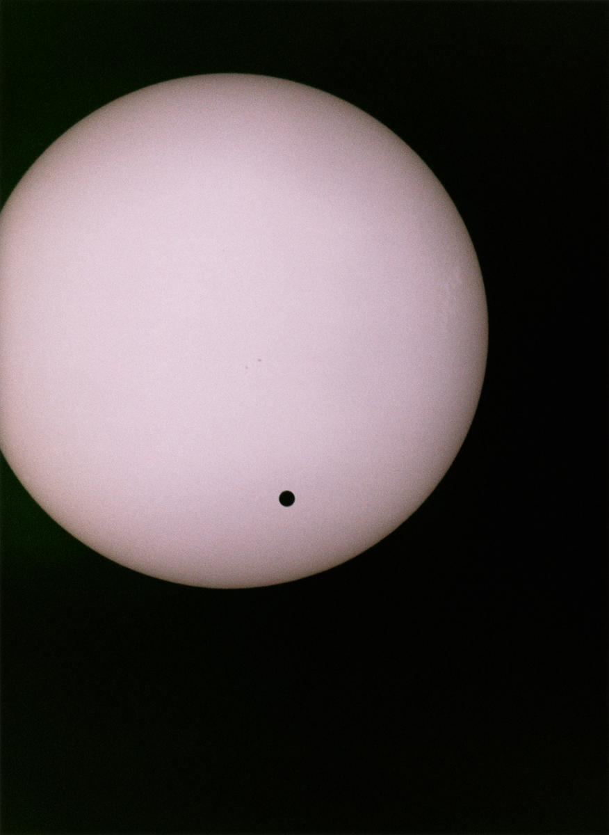 Wolfgang Tillmans, Venus transit, 2004.