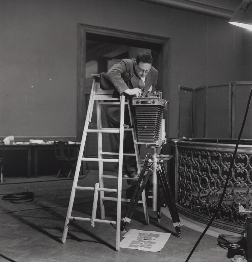 Arnold Newman working at a magazine photo shoot