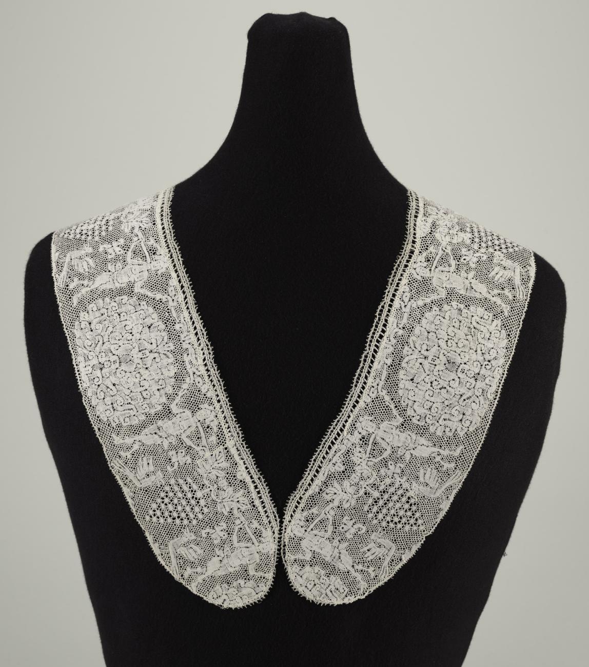 Antique Bobbin Lace Collars Tea Colour Antique Bobbin Lace Collars Tea Colour