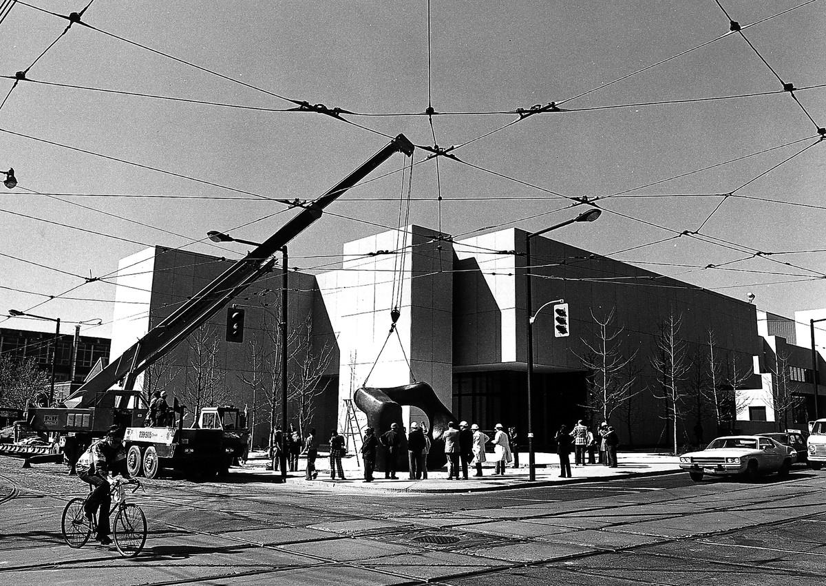 Installation of Large Two Forms. AGO Photographic Collection.
