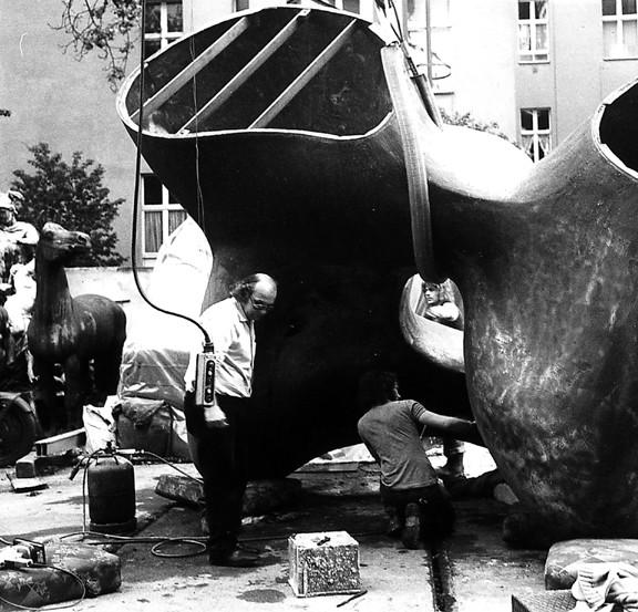 Installation of Large Two Forms, AGO Photographic Collection.