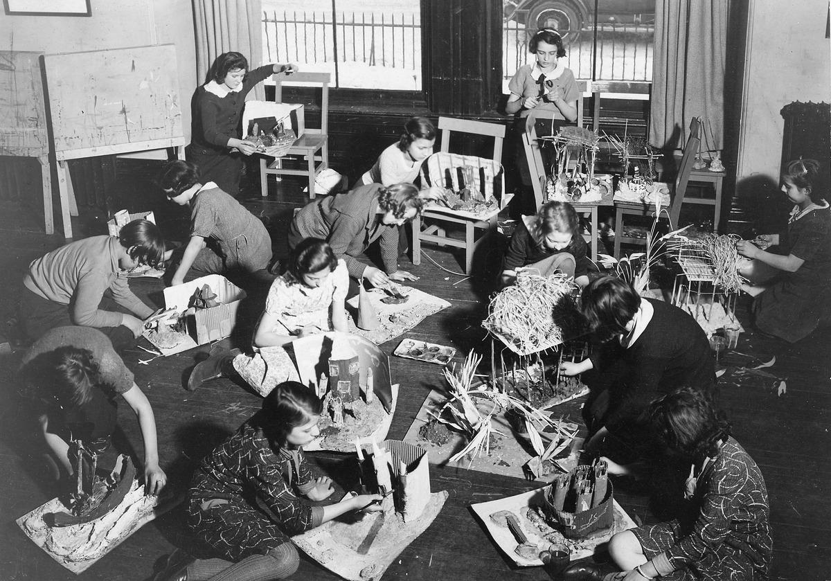 An image of the Big Sister's Group at the Children's Art Centre at the Art Gallery of Toronto (now the AGO). The group is making art.