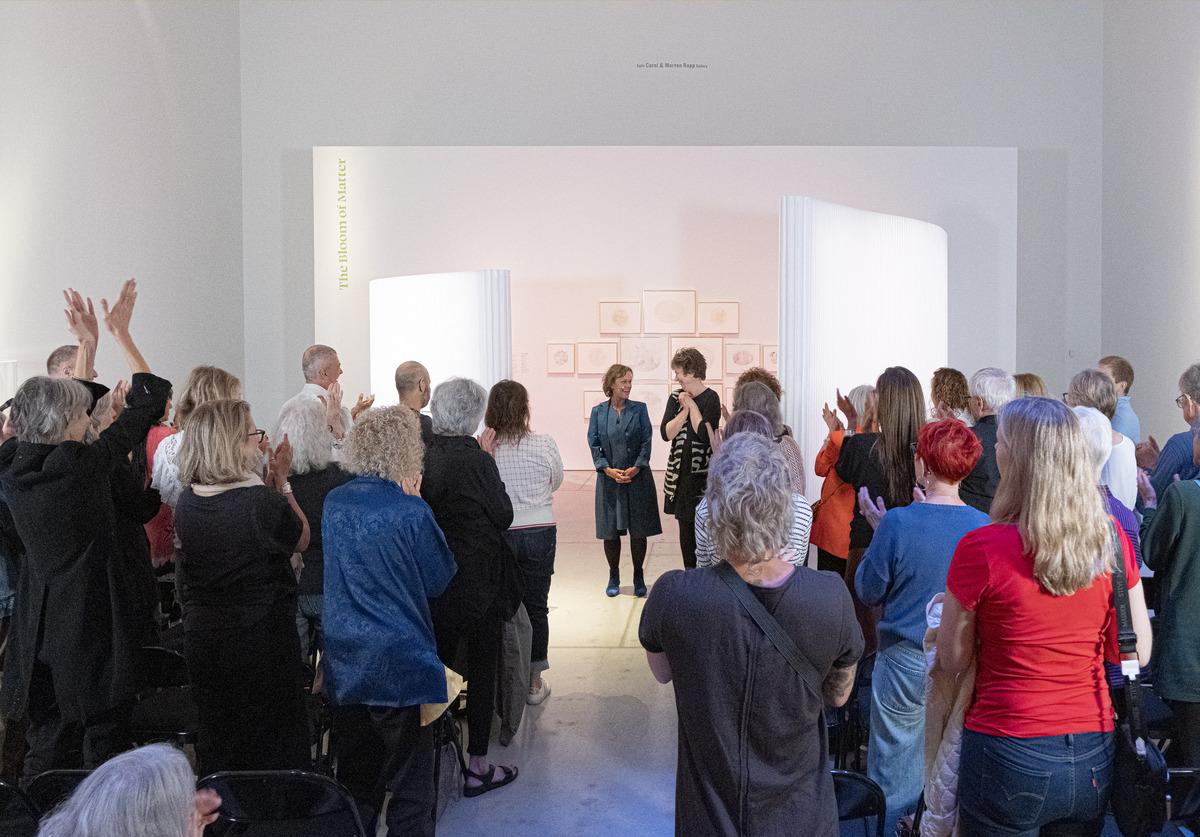 An audience applauding for Tanja Jacobs and Kristen Thomson during a performance of A Fairytale for Joyce