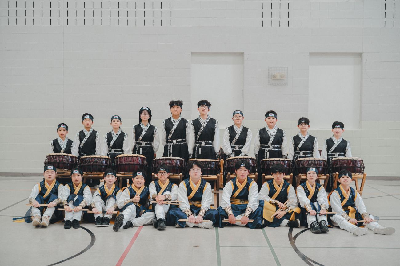 A photo of the Hanbeat Nanta Team.