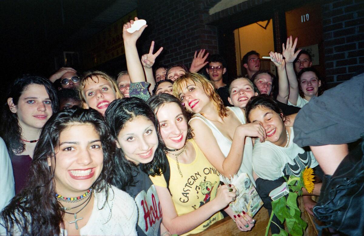 Melissa Auf der Maur, Dream Girl Fans