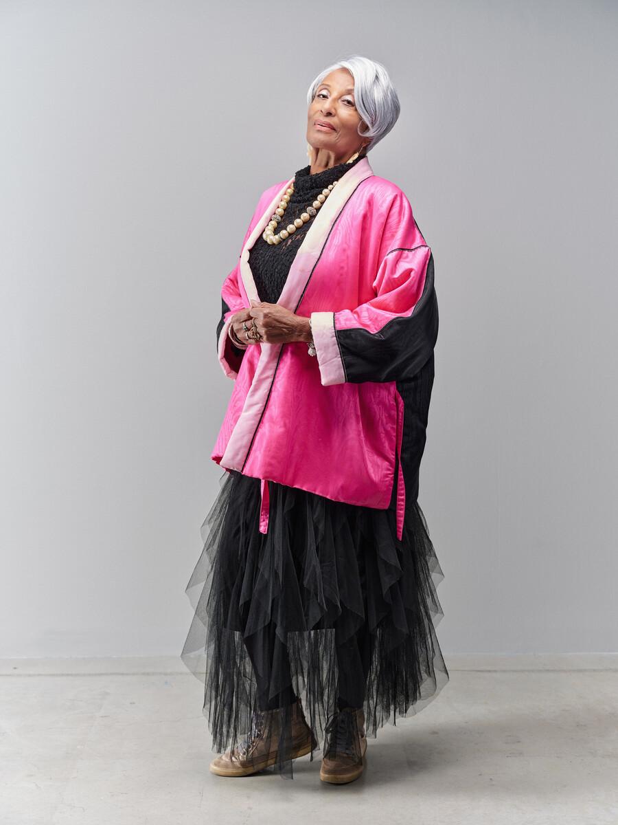 Linda V. Carter 1